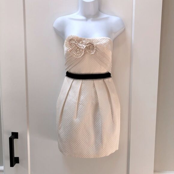 BCBGMaxazria strapless sweetheart quilted cream mini dress woman’s size 2 - Picture 2 of 11